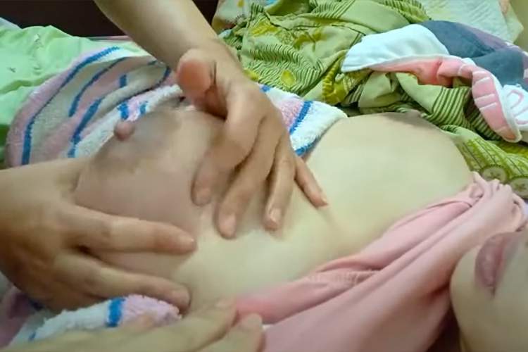 【おっぱいマッサージ動画】母乳の分泌を促す為、乳房及び乳首を揉みしだく様子