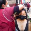 【路上マッサージ動画】おっぱいの谷間が凄い！爆乳女性が街中で施術を受ける